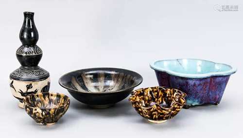 5 pieces of pottery, China, 20th c.