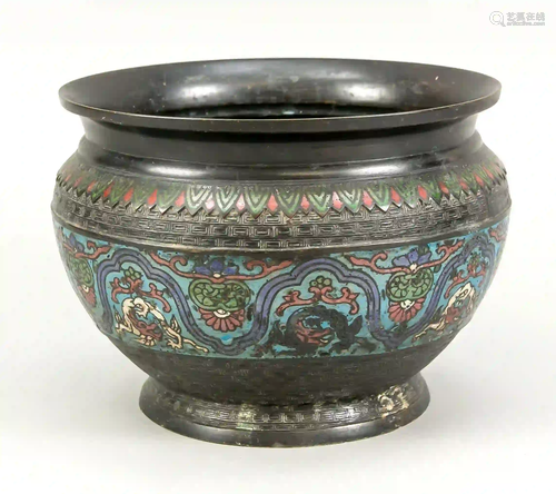 CloisonnÃ© cachepot, China, 19th c.