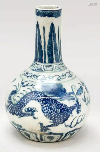 Small dragon vase, China, 19th cent