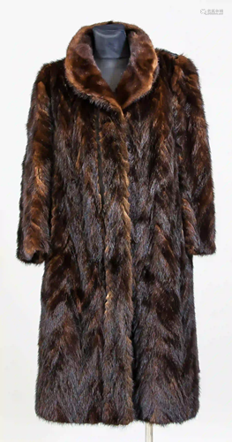 Ladies mink coat, dark brown to bla