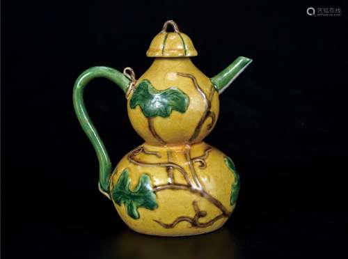 黄釉雕瓷葫芦型酒壶