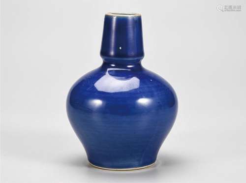 蓝釉瓶