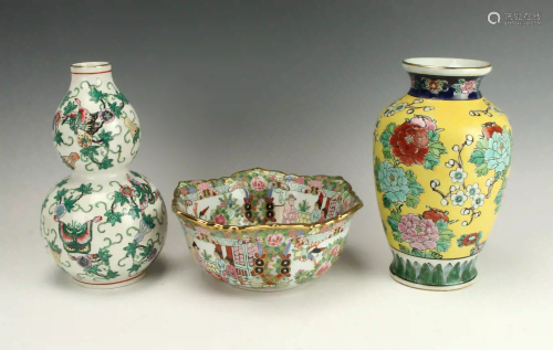 ASSEMBLED LOT OF COLORFUL VASES AND BOWL