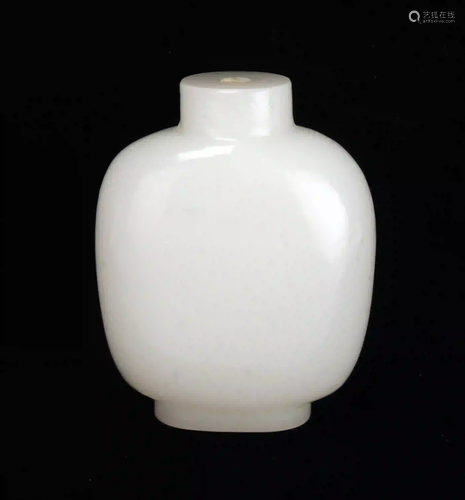 LARGE WHITE PEKING GLASS SNUFF BOTTLE