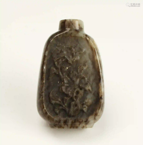 CARVED FLORAL SNUFF BOTTLE