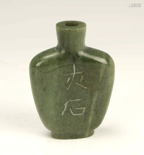 JADE SNUFF BOTTLE