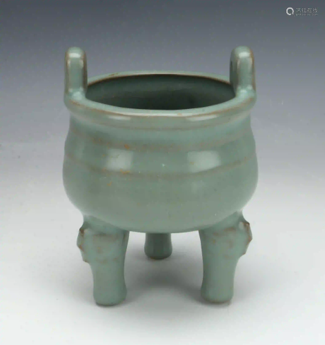 CELADON CRACKLE GLAZE TRIPOD CENSER