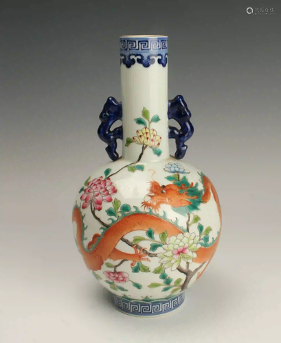 BLUE & WHITE DRAGON VASE