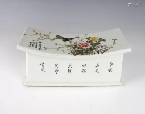 CHINESE PORCELAIN HEAD REST