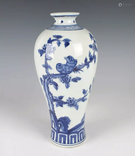 BLUE & WHITE GARDEN SCENE VASE