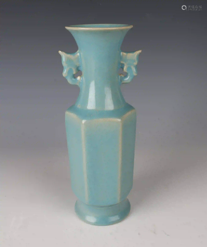 CHINESE PORCELAIN BLUE VASE