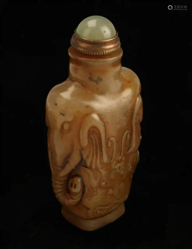 JADE CARVED SNUFF BOTTLE IN ELEPHANT FORM