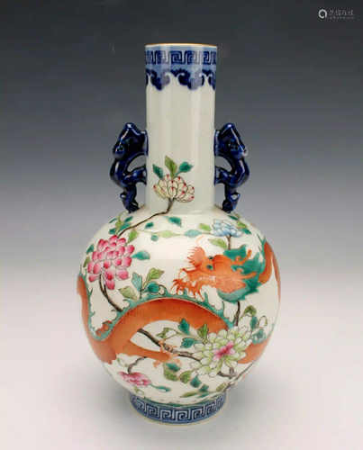 CHINESE PORCELAIN DRAGON VASE