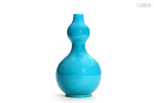 A Peacock Blue Glaze Porcelain Gourd-shaped Vase
