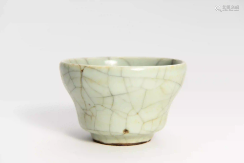 An Imitation Official Glaze Porcelain Cup