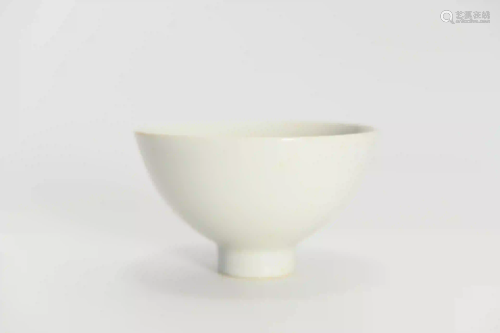A Sweet White Glaze Dragon Carved Porcelain Cup