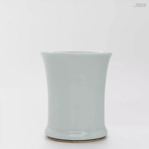 A Monochrome Glaze Porcelain Brush Pot