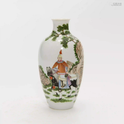 An Enamel Figures Porcelain Vase