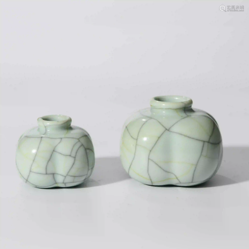 A Set of Ge Kiln Porcelain Melon-shaped Water Pot