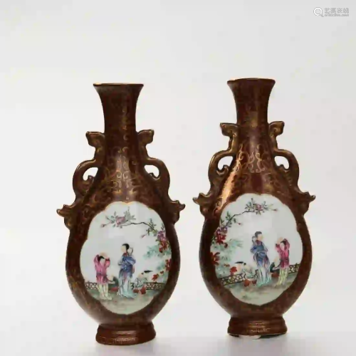 A Pair of Famille Rose Figures Gilt-inlaid Porcelain