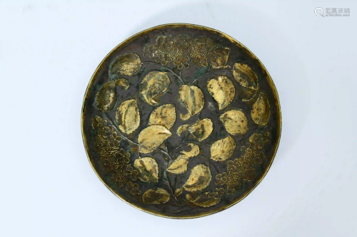 A Leaf Pattern Silver-gilt Round Plate