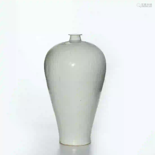 A White Glaze Phoenix Pattern Carved Porcelain Meiping