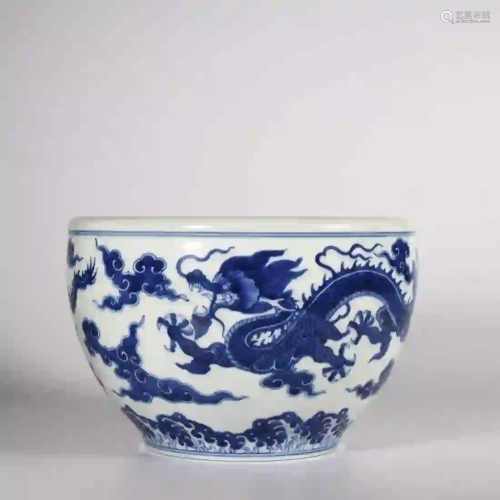 A Cloud and Dragon Porcelain Vat