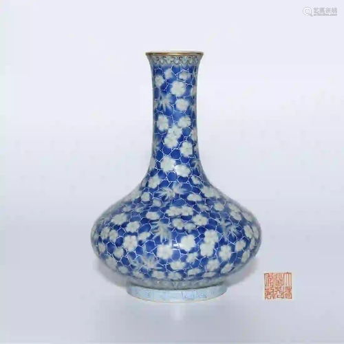 A Famille Rose Flower Porcelain Vase