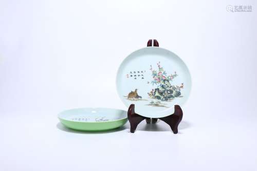 pair of chinese famille rose porcelain dishes