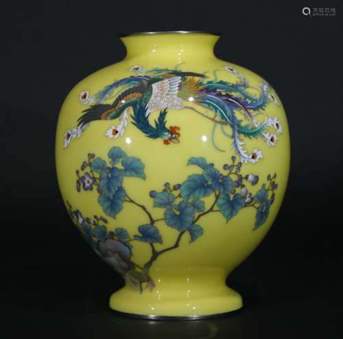 chinese vase with phoenix pattern