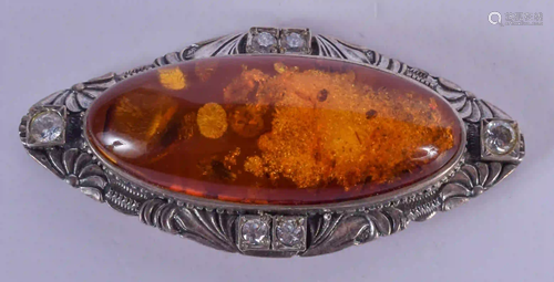 A VINTAGE GOLD DIAMOND AND AMBER BROOCH C1940. 17