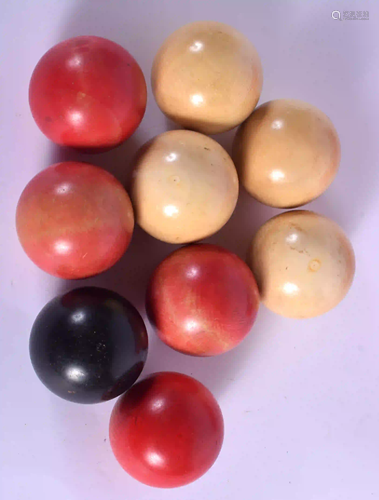 ASSORTED ANTIQUE BONE SNOOKER BALLS. 550 grams. 3.5 cm