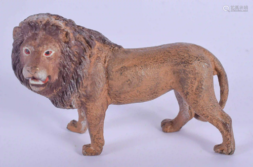 A CONTEMPORARY COLD PAINTED BRONZE LION. 9.5 cm wide.