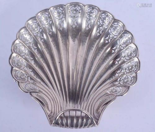 A VICTORIAN SILVER SHELL FORM DISH. Sheffield 1899. 209