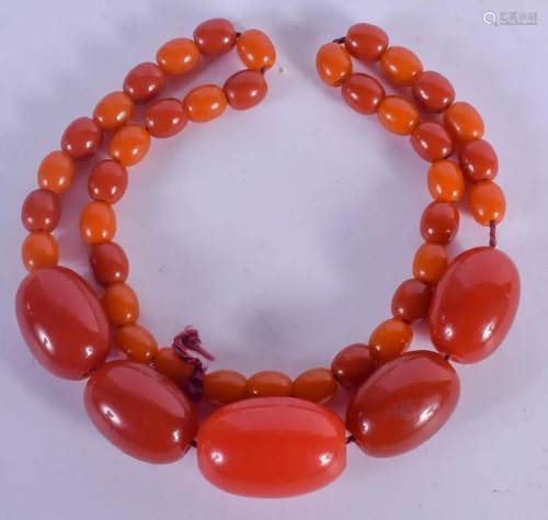 A LARGE ART DECO AMBER CATALIN BAKELITE NECKLACE. 107