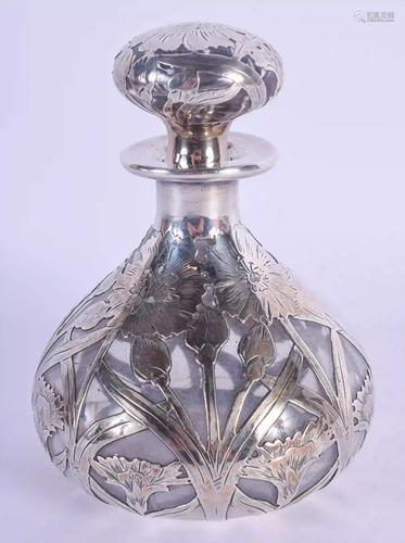 AN ART NOUVEAU SILVER OVERLAID SCENT BOTTLE AND STOP…