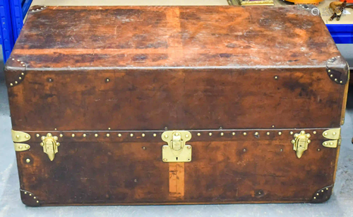 A FINE LARGE LOUIS VUITTON BROWN LEATHER TRUNK with