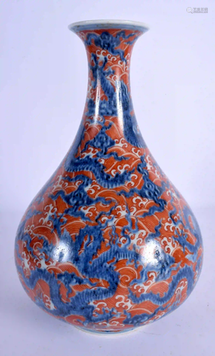 A 19TH CENTURY CHINESE BLUE AND WHITE PORCELAIN VASE