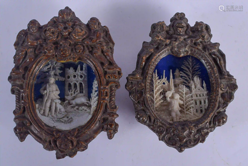 A RARE PAIR OF 18TH/19TH CENTURY CONTINENTAL CARVED