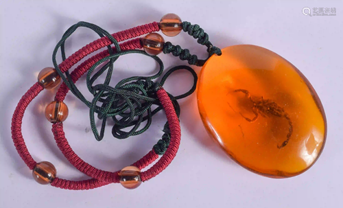 A LARGE AMBER NECKLACE. Amber 5 cm x 3.5 cm.