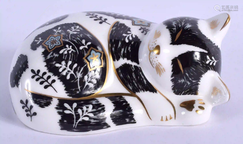 Royal Crown Derby paperweight kitten ‘Misty’. 8cm wide.