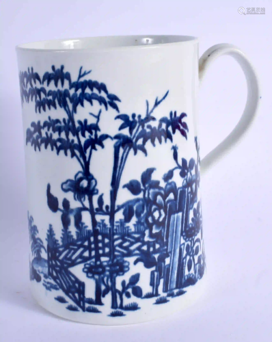 A 18TH C. WORCESTER FINE MUG printed with a fence and