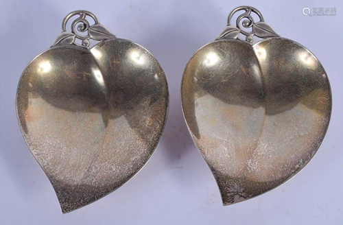 A PAIR OF TIFFANY & CO SILVER PEACH FORM DISHES. 258