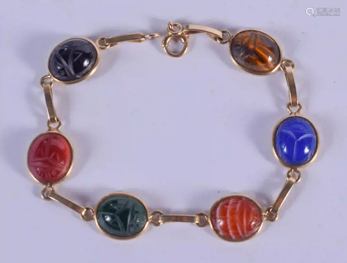 A GOLD SCRAB HARDSTONE BRACELET. 10 grams. 19 cm long.