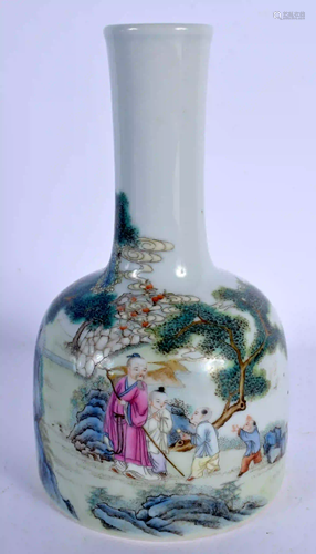 AN EARLY 20TH CENTURY CHINESE PORCELAIN MALLET FORM