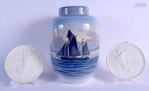 A LARGE ROYAL COPENHAGEN PORCELAIN JAR AND COVER