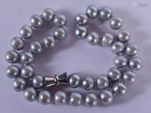 A STRING OF PEARLS. 82 grams. 45 cm long.