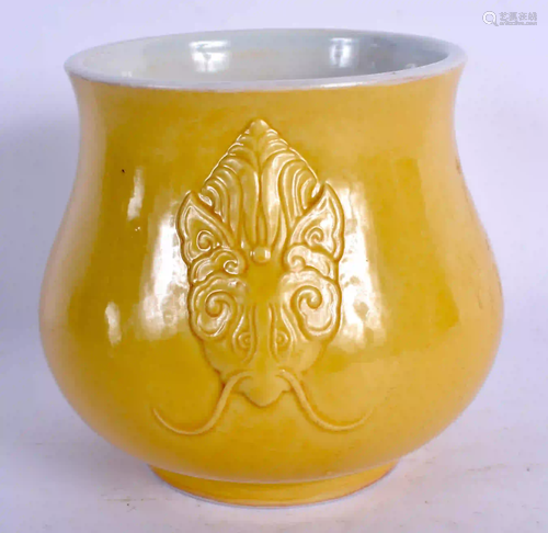 A 19TH CENTURY CHINESE MONOCHROME YELLOW GLAZED C…