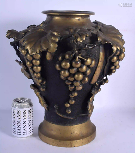 A LARGE 19TH CENTURY JAPANESE MEIJI PERIOD BRONZE VASE