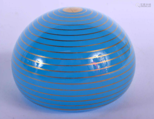 AN UNUSUAL BACCARAT BLUE SWIRL GLASS PAPERWEIGHT. 5.5